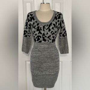 Liv Gray Black Pattern Sweater Dress Medium Keyhole Back